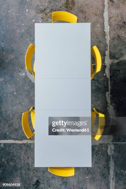empty conference table seen from above - table overview stock pictures, royalty-free photos & images