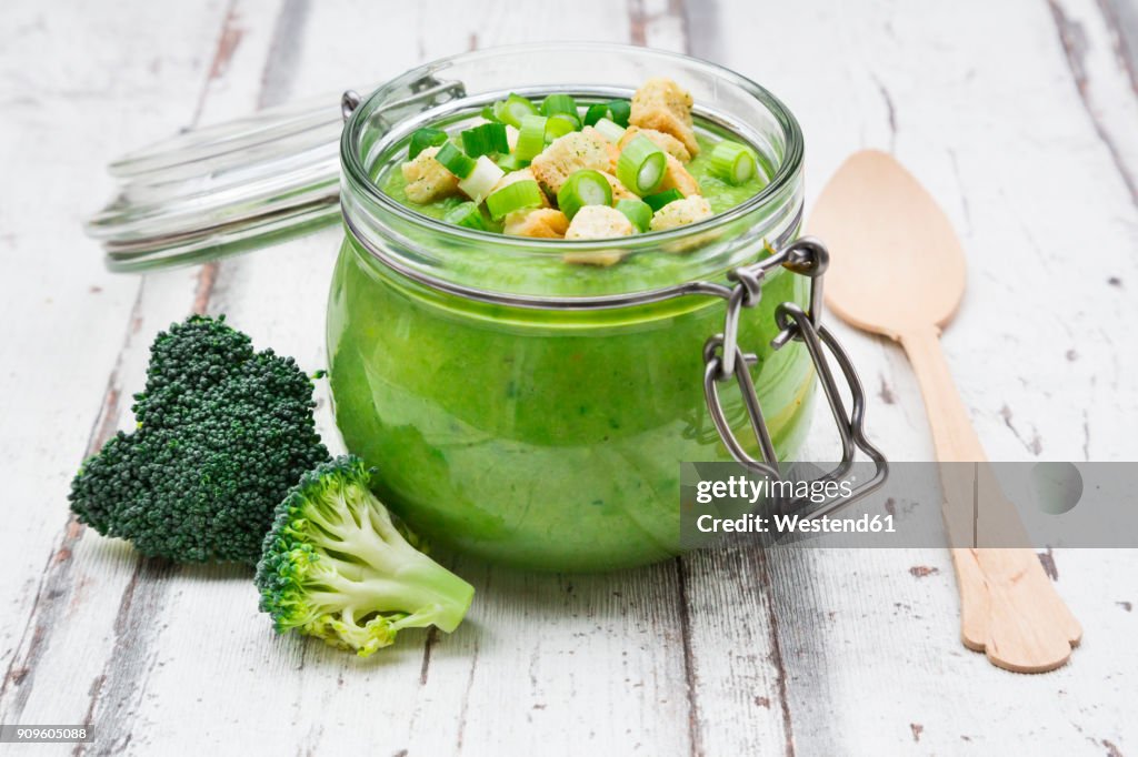 Broccoli soup, croutons