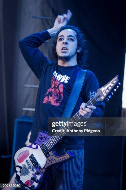 Daron Malakian of System Of A Down performs on stage at Shoreline Amphitheater, in Mountain View, Califormia, USA on 25th August, 2002.