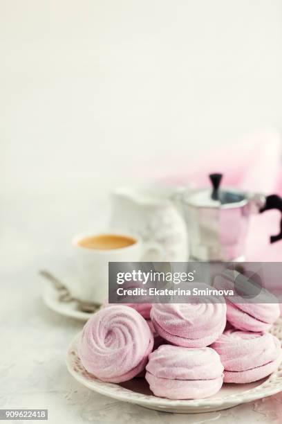 fresh homemade pink apple and cherry marshmallows (zephyr) - zephyros stockfoto's en -beelden