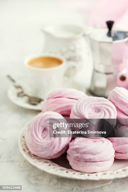 fresh homemade pink apple and cherry marshmallows (zephyr) - zephyros stockfoto's en -beelden