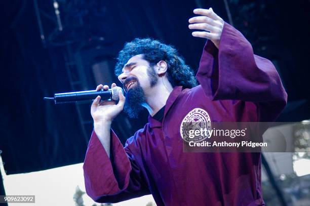 Serj Tankian of System Of A Down performs on stage at Shoreline Amphitheater, in Mountain View, Califormia, USA on 25th August, 2002.