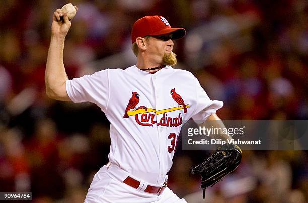 Relief pitcher Ryan Franklin of the St. Louis Cardinals throws against the Chicago Cubs on September 18, 2009 at Busch Stadium in St. Louis,...