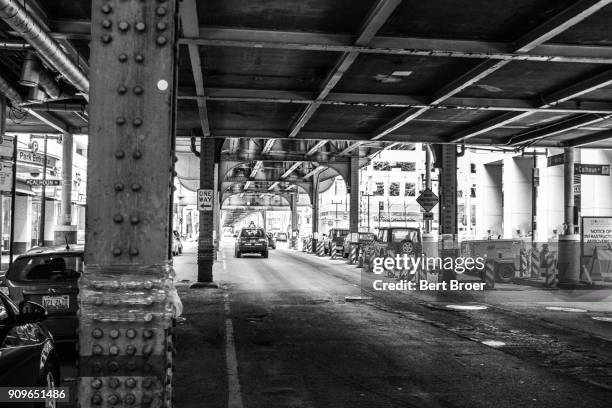 chicago in black and white - broer stock pictures, royalty-free photos & images