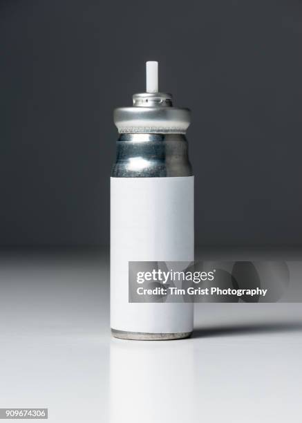 pressurised gas canister - kleine bloedsomloop stockfoto's en -beelden