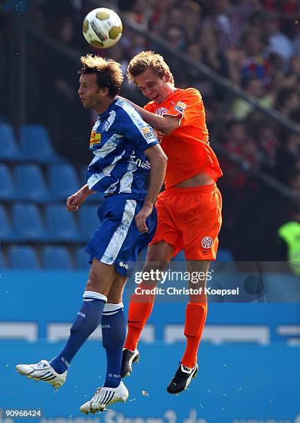 Christoph Dabrowski of Bochum and Niko Bungert of Mainz go up for a header during the Bundesliga match between VfL Bochum and FSV Mainz at Rewirpower...