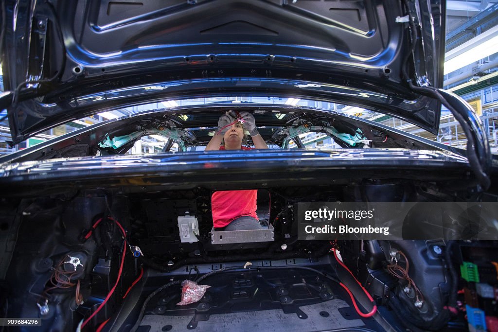 Mercedes-Benz S-Class And Luxury Maybach Automobile Assembly Line