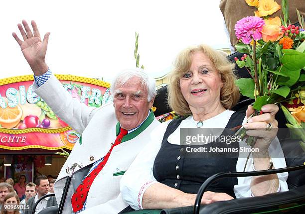 Joachim Fuchsberger and his wife Gundel attend the opening parade of the Oktoberfest beer festival on September 19, 2009 in Munich, Germany....