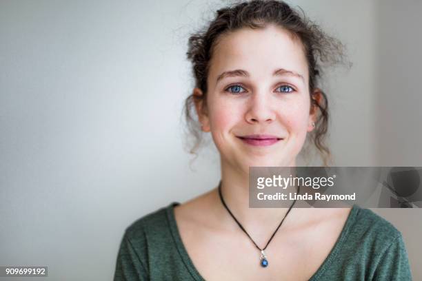 Seis Melodramático cosa 229.301 fotos e imágenes de Mujer 18 Años - Getty Images