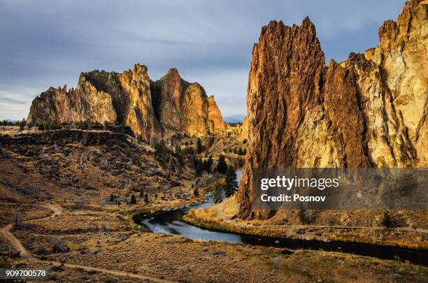 smith rock - smith rock state park stockfoto's en -beelden