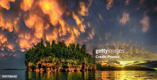 sand island - lake superior stock pictures, royalty-free photos & images