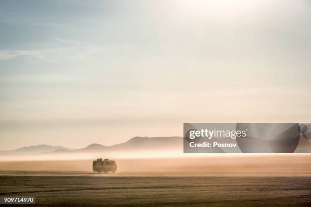 burning man is over - lake bed 個照片及圖片檔