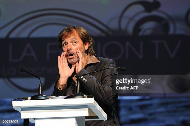 Humoriste Christophe Alévêque anime la cérémonie de clôture du 11e Festival de la fiction TV, le 19 septembre 2009 à La Rochelle. AFP PHOTO XAVIER...