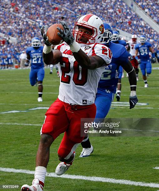 Victor Anderson of the Louisville Cardinals reaches out to catch a pass during the game against the Kentucky Wildcats at Commonwealth Stadium on...