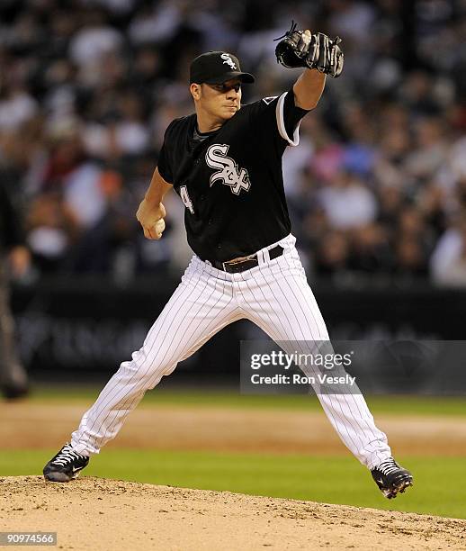 Jake Peavy of the Chicago White Sox pitches against the Kansas City Royals on September 19, 2009 at U.S. Cellular Field in Chicago, Illinois. Peavy...