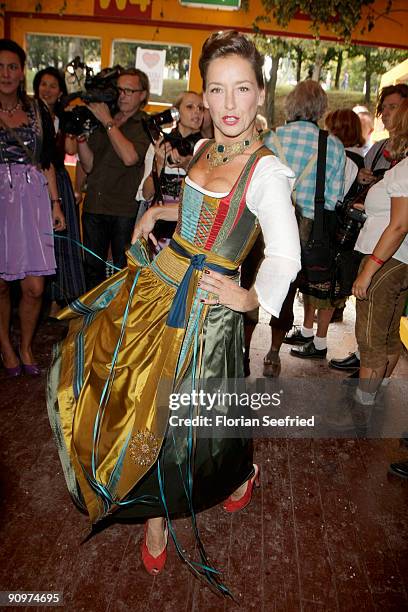 Lisa Seitz attends the Oktoberfest 2009 opening at Hippodrom at the Theresienwiese on September 19, 2009 in Munich, Germany. Oktoberfest is the...