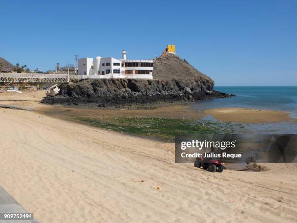 on the beach - mexicali stockfoto's en -beelden