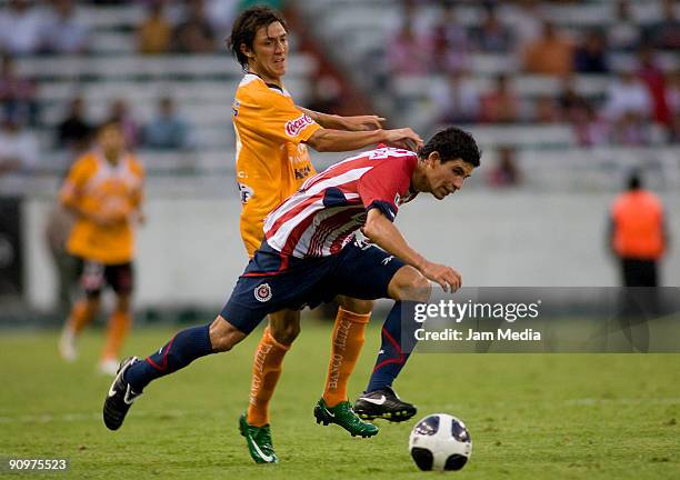 Chivas' Jonny Magallon and Jaguares' Neri Cardozo during their match in the 2009 Opening tournament, the closing stage of the Mexican Football...