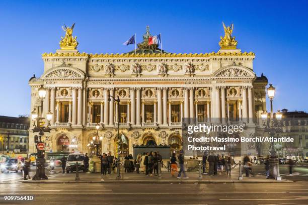 opéra national (national opera) de paris - 1860s men stock pictures, royalty-free photos & images