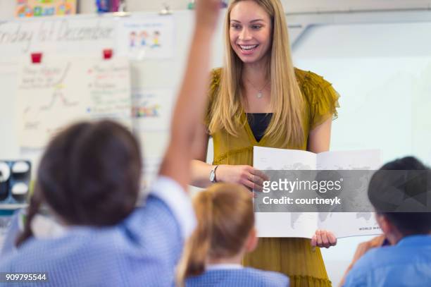 elementary school  teacher giving a presentation to the class. - teacher stock pictures, royalty-free photos & images