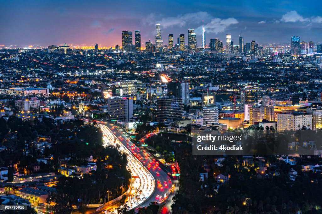 Skyline von Los Angeles-Abend auf der Suche von Mt-Hollywood