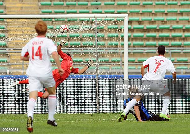 Emanuel Rivas of AS Bari scores the goal 1-0 during the Serie A match between AS Bari and Atalanta Calcio at Stadio San Nicola on September 20, 2009...