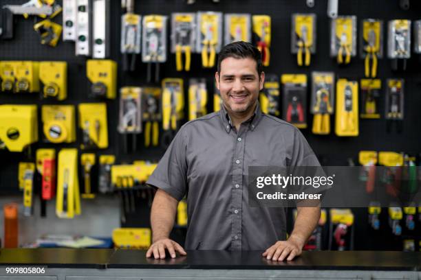 man working at a hardware store - salesman imagens e fotografias de stock