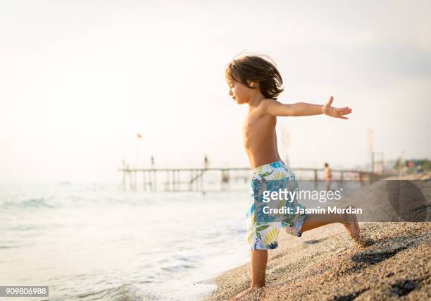 child running on beach - turkish boy stockfoto's en -beelden