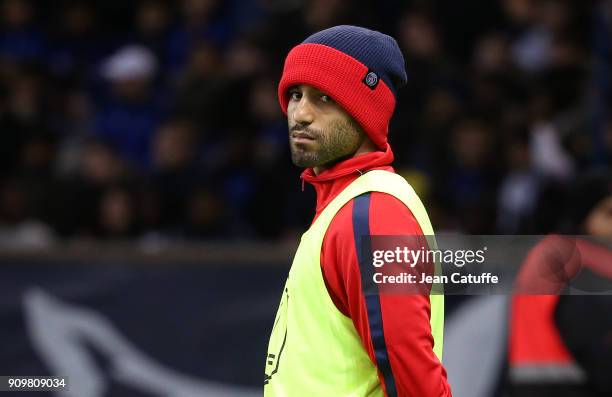 Lucas Moura of PSG warms up during the French National Cup match between Paris Saint Germain and En Avant Guingamp at Parc des Princes on January 24,...