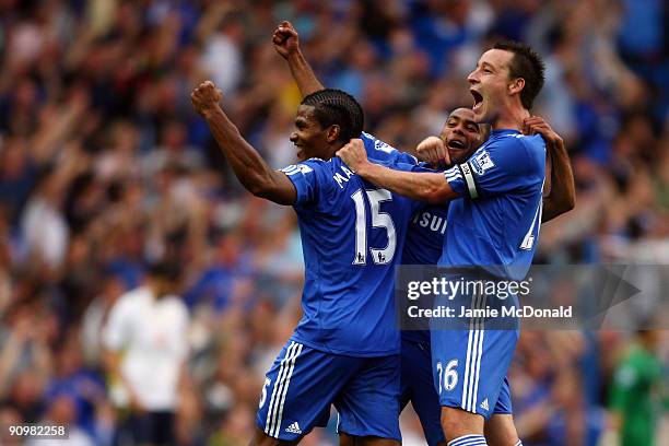 Florent Malouda of Chelsea, Ashley Cole of Chelsea and Frank Lampard of Chelsea celebrates after Chelsea scored during the Barclays Premier League...