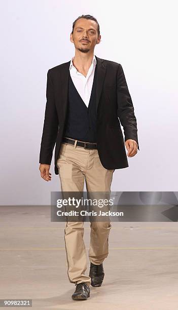 Designer Matthew Williamson walks down the runway at the Matthew Williamson Spring/Summer 2010 show at Howick Place during London Fashion Week on...