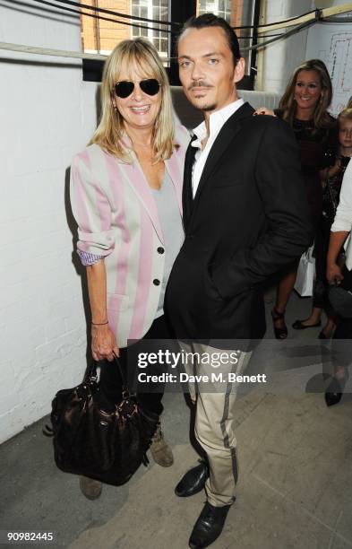 Twiggy and Matthew Williamson attend the Matthew Williamson show during London Fashion Week, on September 20, 2009 in London, England.