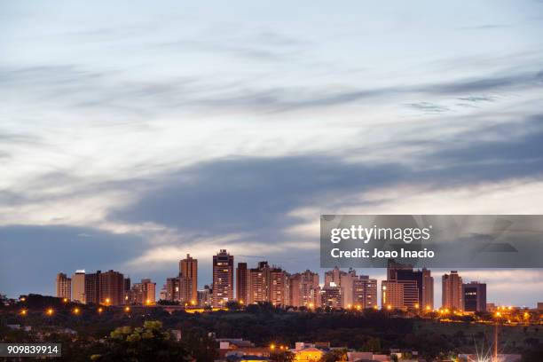 goiania skyline - goiania fotografías e imágenes de stock