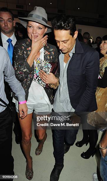 Kate Moss and Jamie Hince attend the Unique show during London Fashion Week, on September 20, 2009 in London, England.