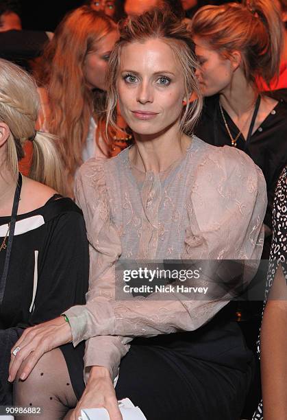 Laura Bailey attends the Issa Fashion Show at the BFC Tent at Somerset House during London Fashion Week on September 20, 2009 in London, United...