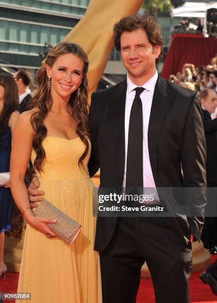 Actress Jennifer Love Hewitt and actor Jamie Kennedy arrive at the 61st Primetime Emmy Awards held at the Nokia Theatre on September 20, 2009 in Los...