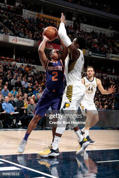 Isaiah Canaan of the Phoenix Suns shoots the ball during the game against the Indiana Pacers on January 24, 2018 at Bankers Life Fieldhouse in...