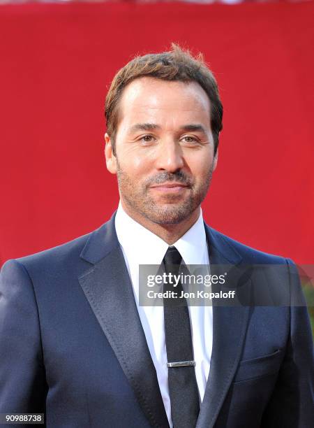 Actor Jeremy Piven arrives at the 61st Primetime Emmy Awards held at the Nokia Theatre LA Live on September 20, 2009 in Los Angeles, California.