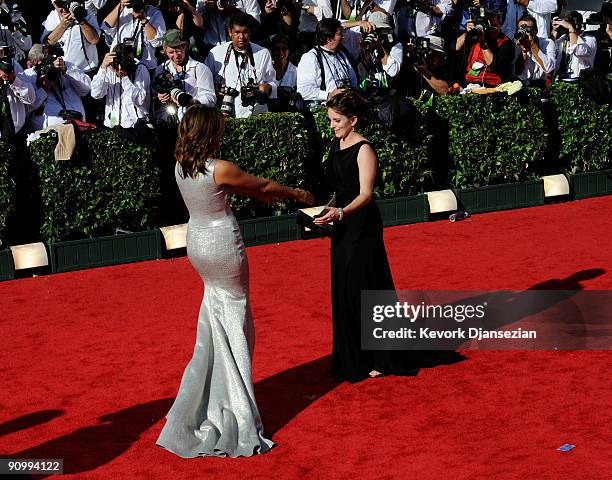 Actors Mariska Hargitay and Tina Fey arrive at the 61st Primetime Emmy Awards held at the Nokia Theatre on September 20, 2009 in Los Angeles,...