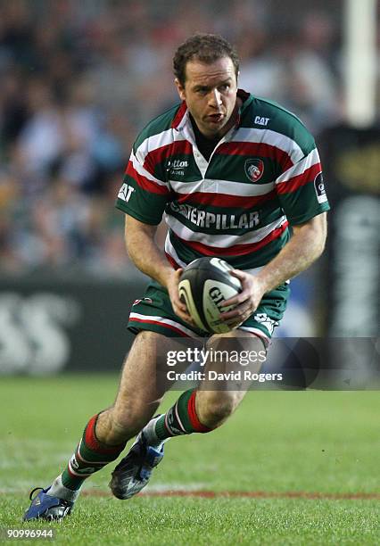 Geordan Murphy of Leicester runs with the ball during the Guinness Premiership match between Leicester Tigers and Newcastle Falcons at Welford Road...
