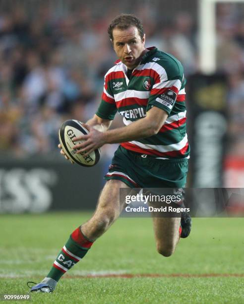 Geordan Murphy of Leicester runs with the ball during the Guinness Premiership match between Leicester Tigers and Newcastle Falcons at Welford Road...