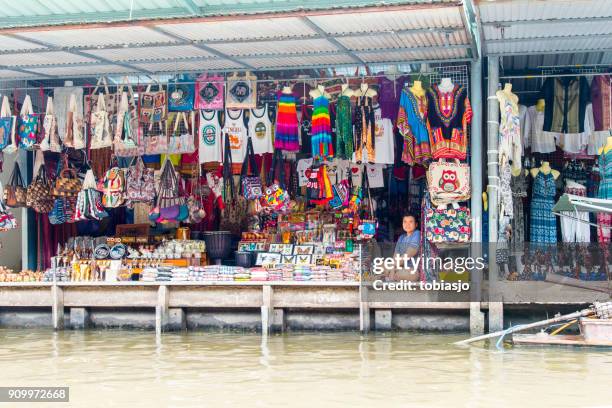 floating market, bangkok, thailand - floating markets bangkok stock pictures, royalty-free photos & images