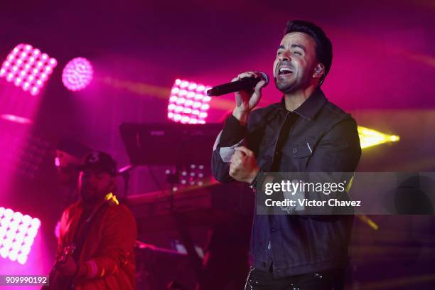 Singer Luis Fonsi performs on stage during the Latin Grammy Acoustic Session Mexico at El Lago restaurant on January 24, 2018 in Mexico City, Mexico.
