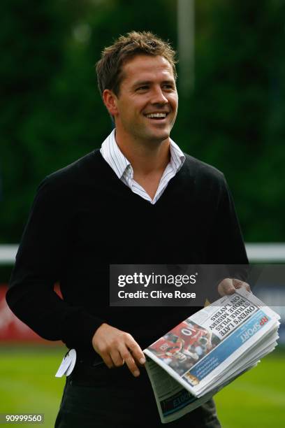 Michael Owen of Manchester United visits the parade ring at Kempton Park on September 21, 2009 in Sunbury, England.