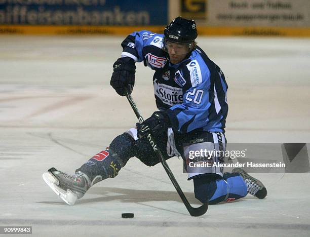 Karl Stewart of Mannheim in action during the DEL match between Straubing Tigers and Adler Mannheim at the Eisstadion am Pulverturm on September 18,...