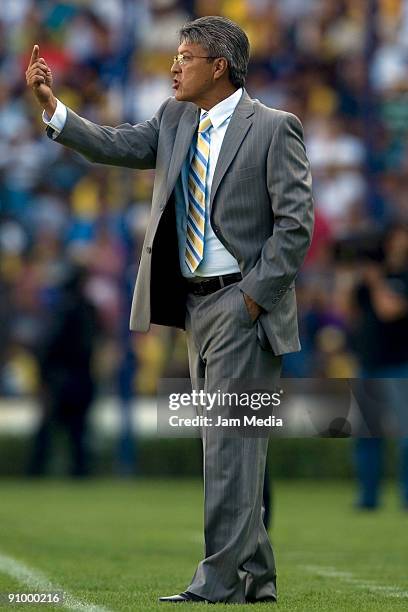 Jesus Ramirez head coach of Aguilas del America during the match against Queretaro for the Mexican League Apertura 2009 at the La Corregidora Stadium...