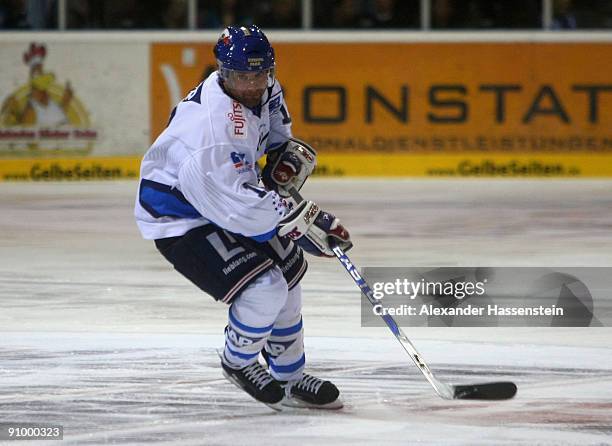 Scott King of Mannheim in action during the DEL match between Straubing Tigers and Adler Mannheim at the Eisstadion am Pulverturm on September 18,...