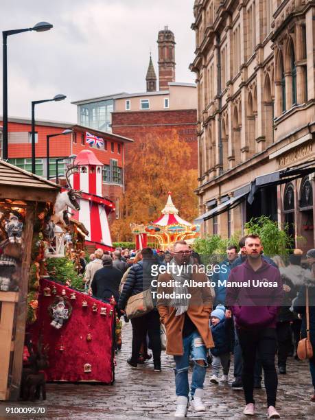 england, manchester, cathedral street - kerstman cool stockfoto's en -beelden