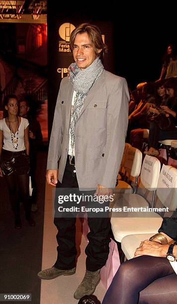 Singer Carlos Baute attends the Alma Aguilar fashion show during Cibeles Madrid Fashion Week S/S 2010 at Pasarela Cibeles on September 21, 2009 in...