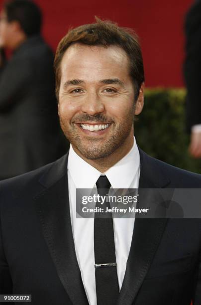 Actor Jeremy Piven arrives at the 61st Annual Primetime Emmy Awards at the Nokia Theatre L.A. Live on September 20, 2009 in Los Angeles, California.